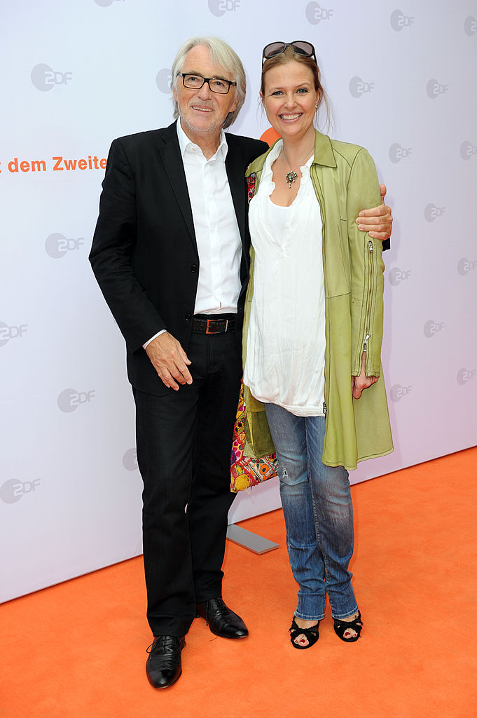 Reinhold Elschot (ZDF) and actress Katharina Boehm attend the ZDF reception during the Munich Film Festival 2012 at the H'ugo's on July 3, 2012 in Munich, Germany. | Quelle: Getty Images Reinhold Elschot (ZDF) und Schauspielerin Katharina Boehm nehmen am 3. Juli 2012 in München am Empfang des ZDF während der Filmfestspiele München 2012 im H'ugo's teil. | Quelle: Getty Images