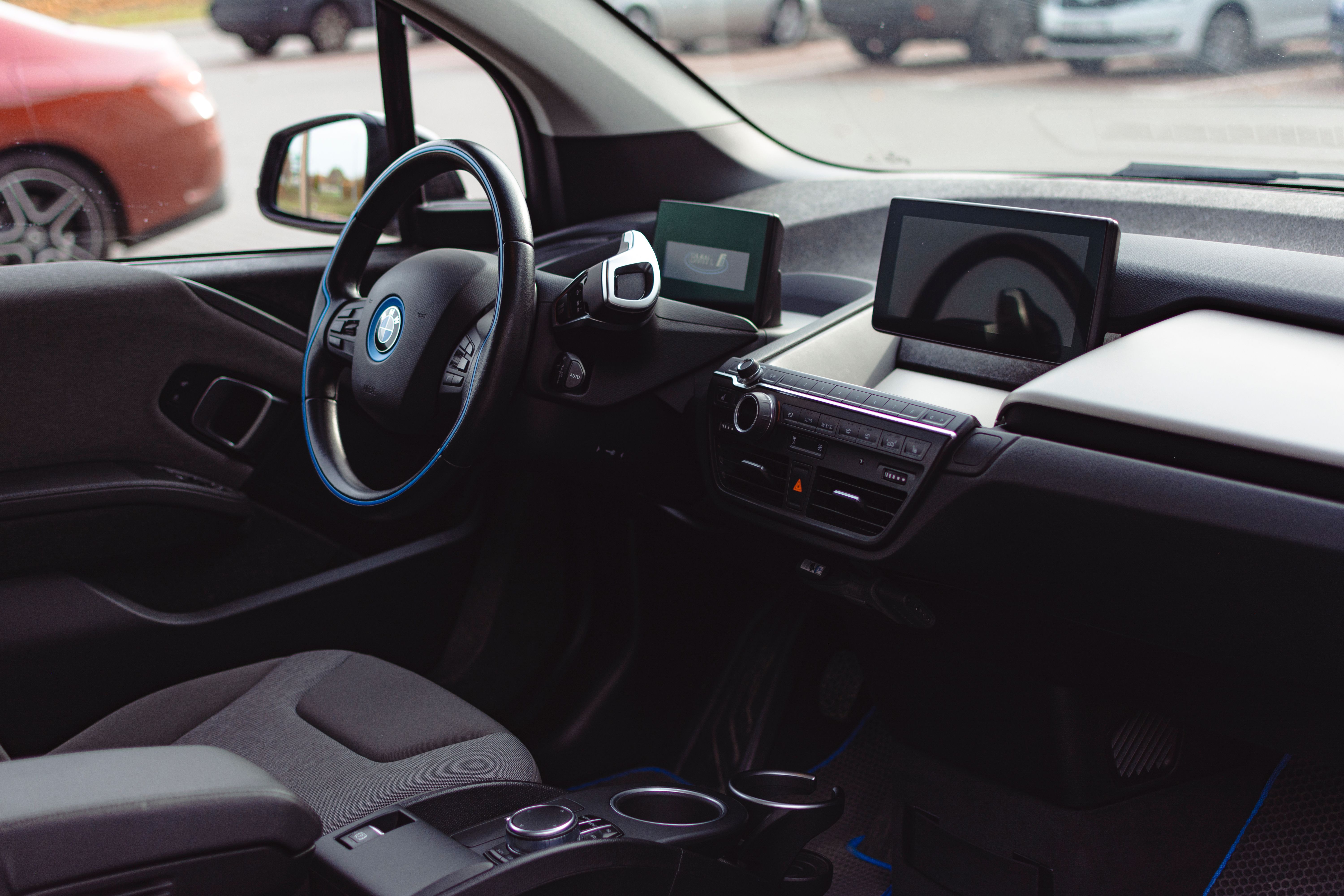 Innenraum eines Autos | Quelle: Pexels
