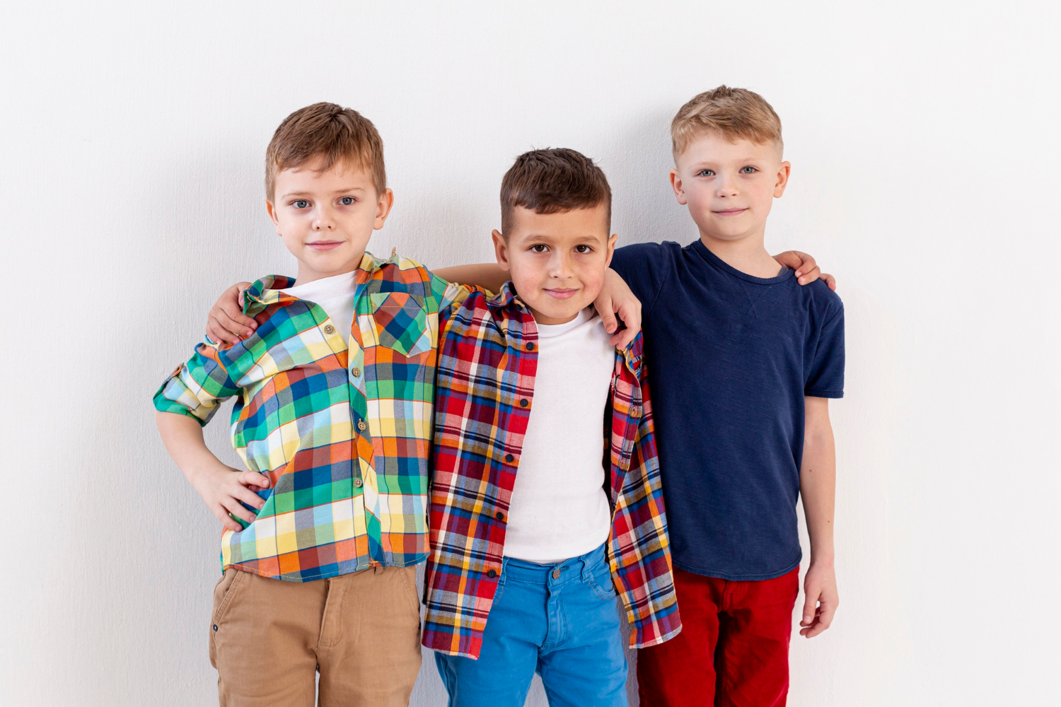 Drei kleine Jungen | Quelle: Freepik