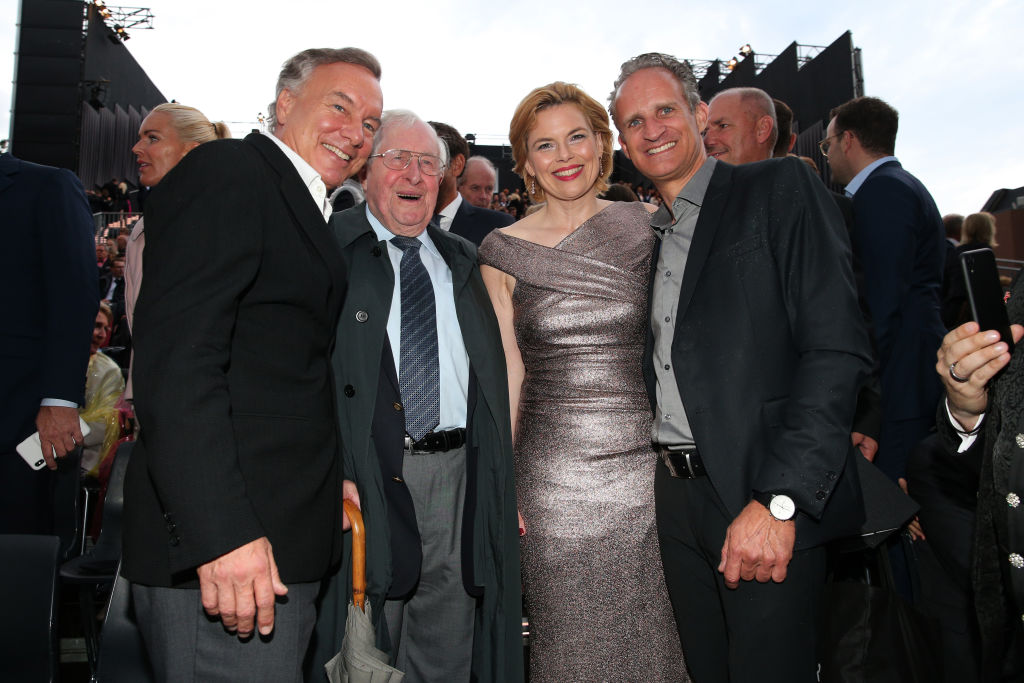 Nico Hofmann, Prof. Dr. Bernhard Vogel, Julia Klöckner und ihr Ex-Mann Ralph Grieser bei der Eröffnung der Nibelungen-Theater-Festspiele im Wormser Dom am 12. Juli 2019 in Worms | Quelle: Getty Images