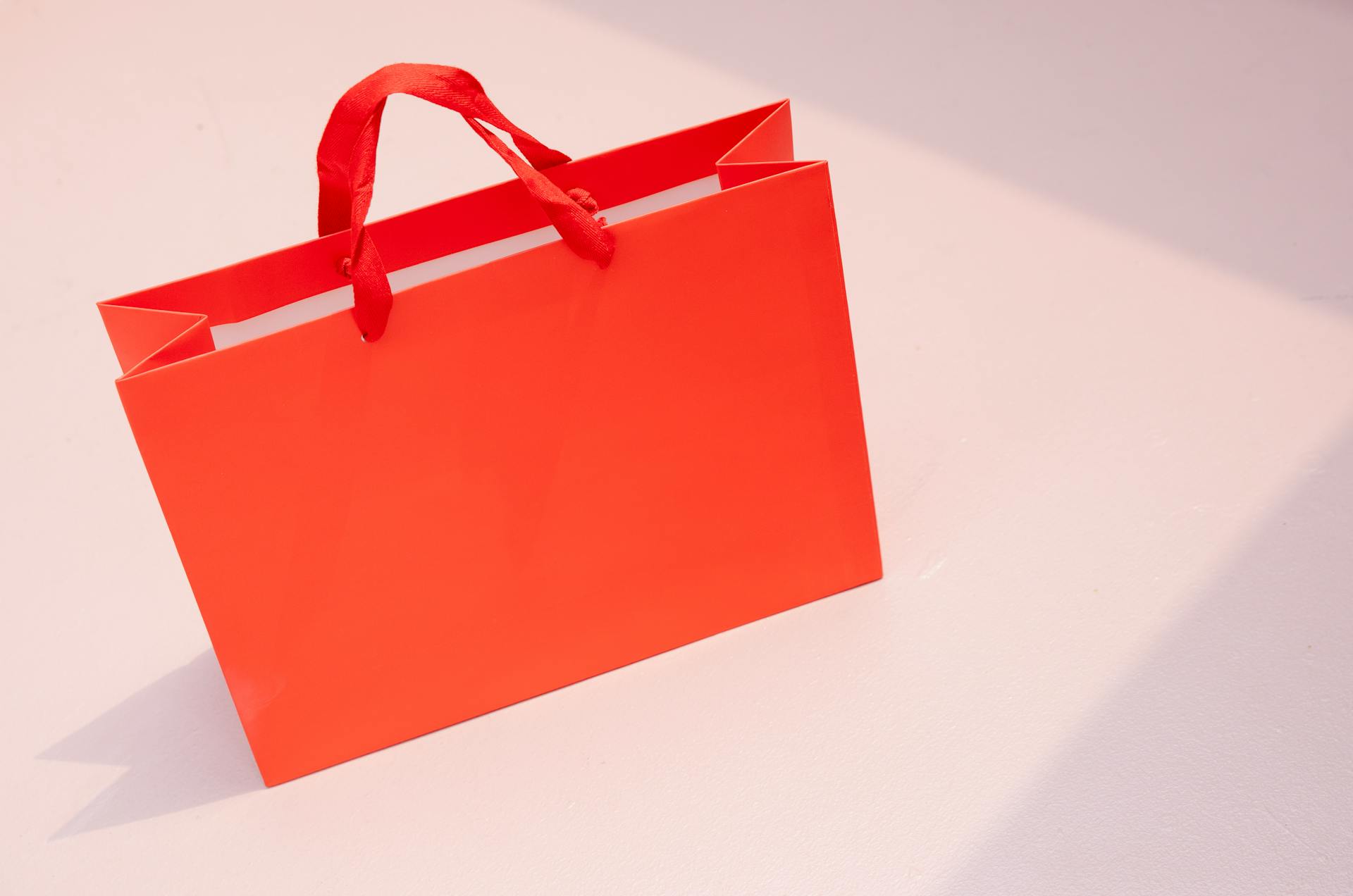 Eine Geschenktüte | Quelle: Pexels