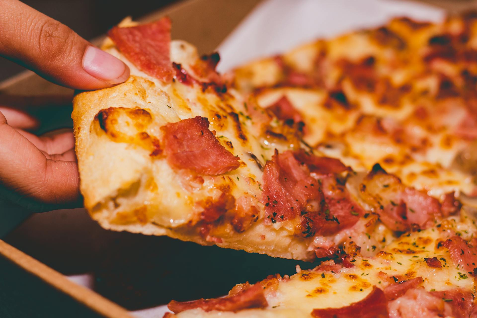 Ein Stück Pizza | Quelle: Pexels
