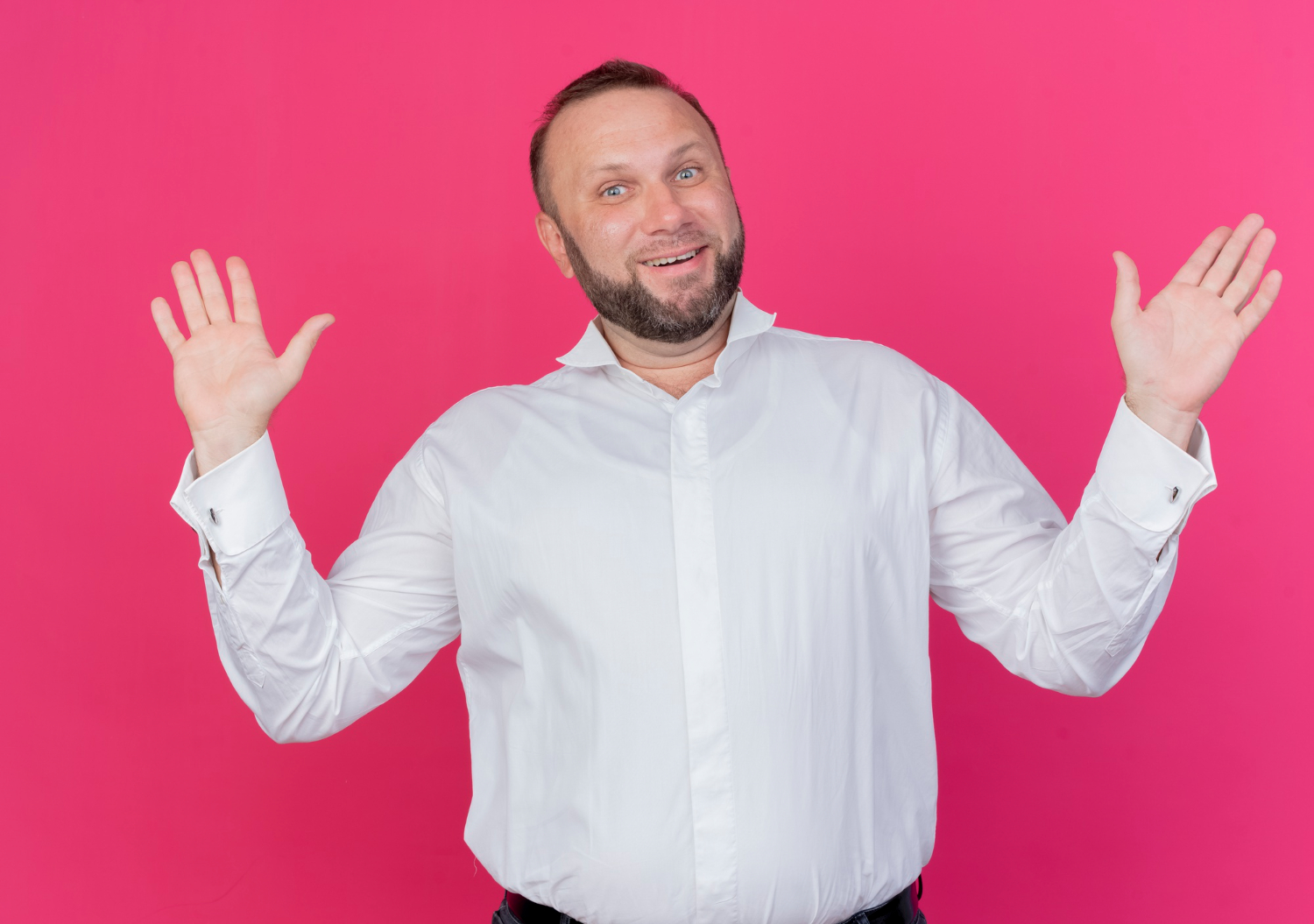 Ein Mann hebt seine Hände zur Verteidigung | Quelle: Freepik