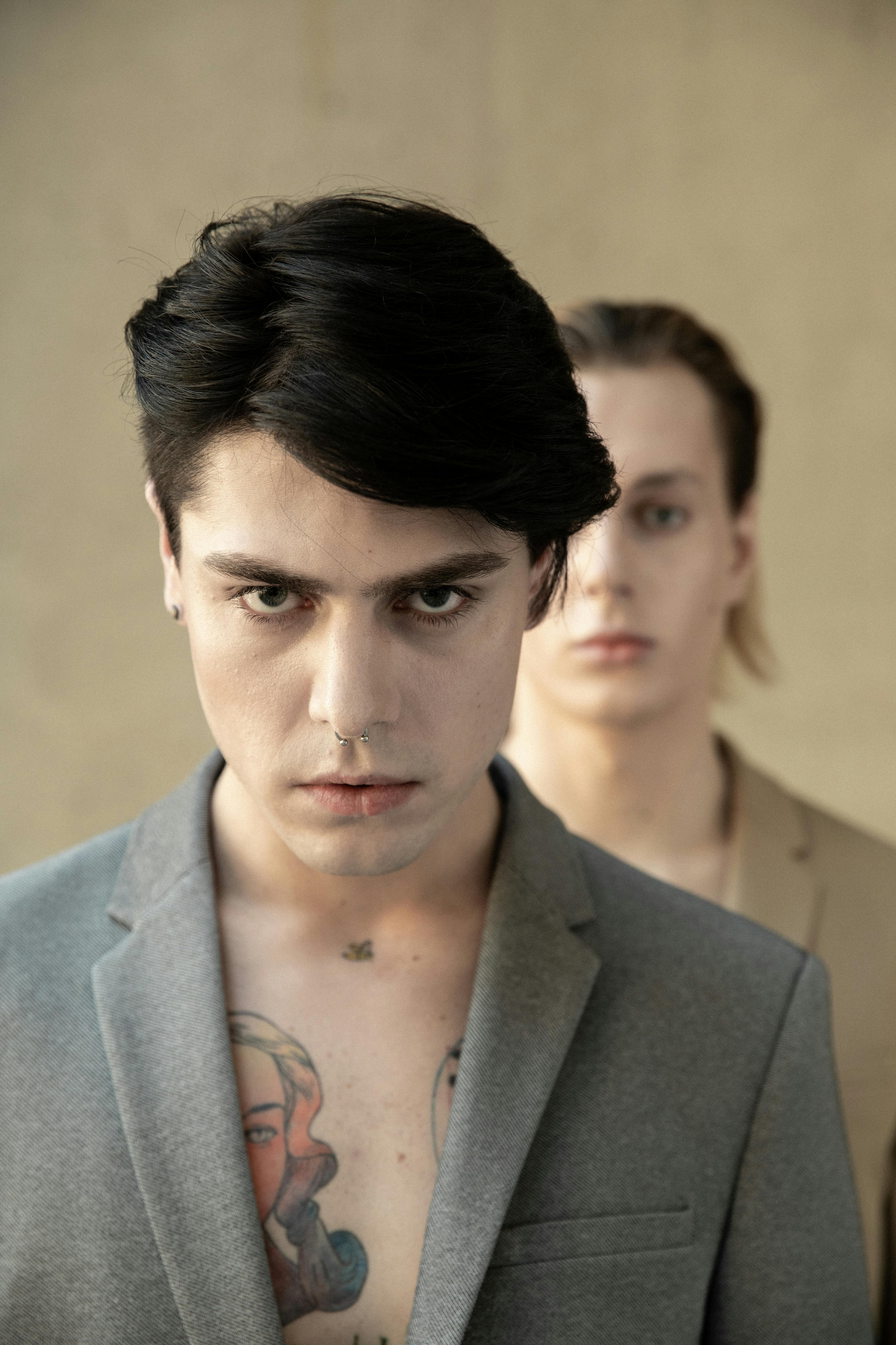 Zwei ernste Männer | Quelle: Pexels