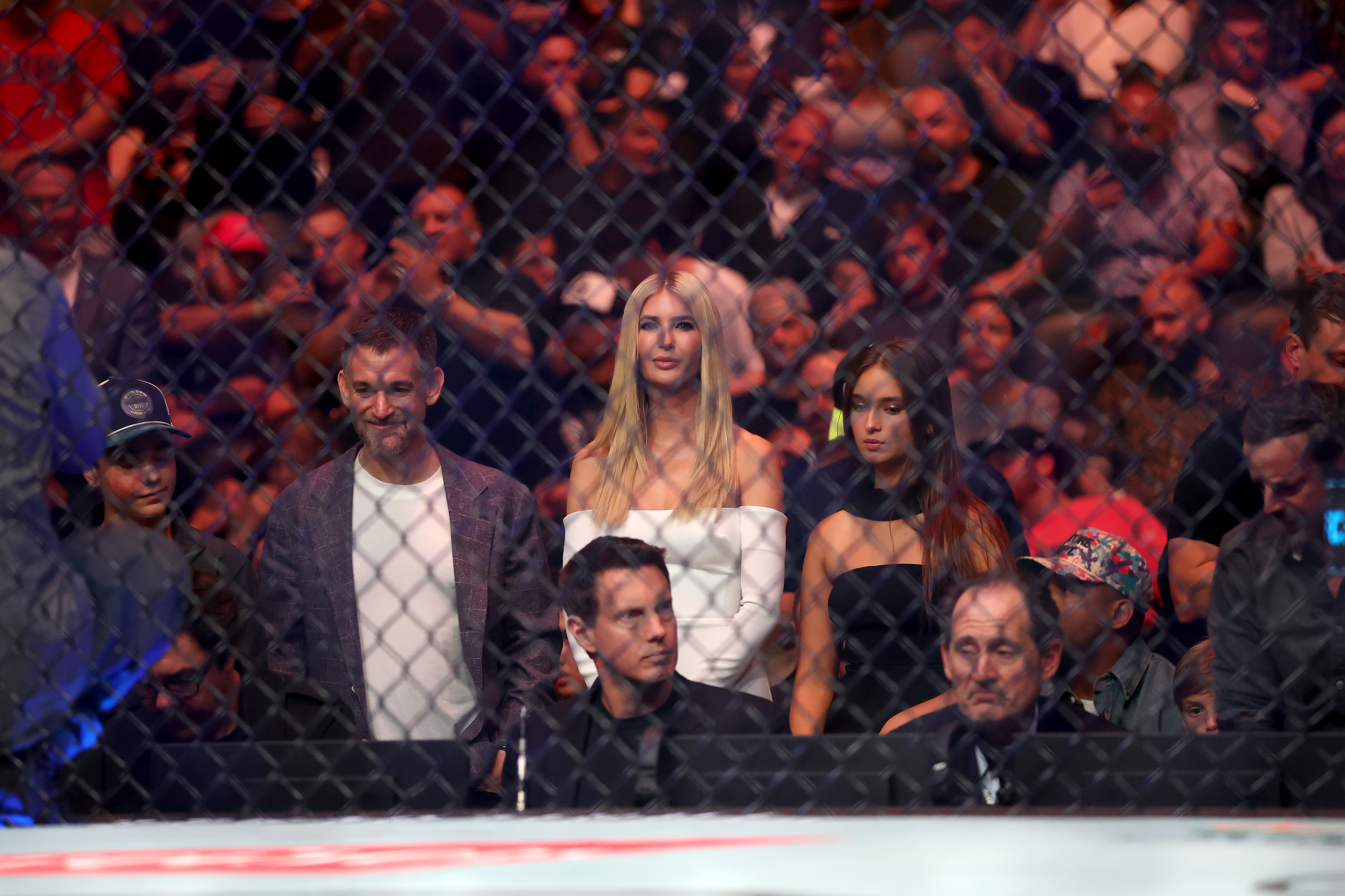 Ivanka Trump und Arabella Rose schauen zu während UFC 316 im Prudential Center in Newark, New Jersey am 7. Juni 2025 | Quelle: Getty Images